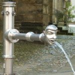 Wasser trinken ist wichtig zum Abnehmen und Stoffwechsel ankurbeln Wasser trinken ist wichtig zum Abnehmen und Stoffwechsel ankurbeln