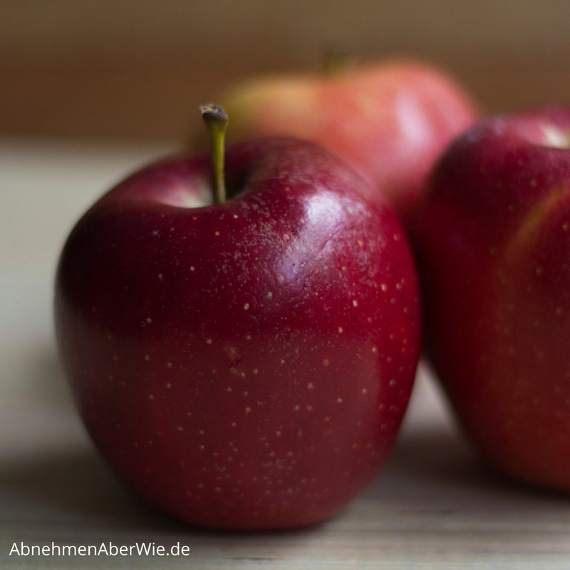 Obst als Zwischenmahleit - z.B. Apfel, Wassermelone etc.